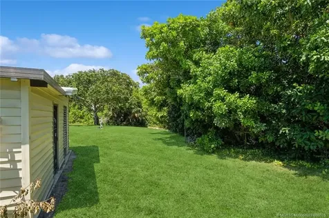 6897 SE Delegate Street Hobe Sound FL 33455