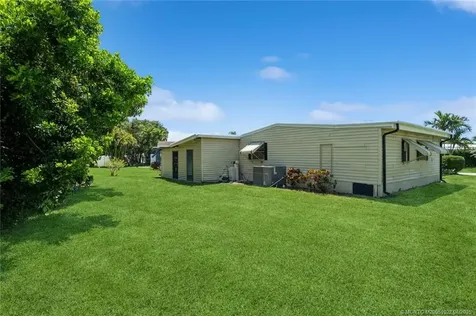 6897 SE Delegate Street Hobe Sound FL 33455