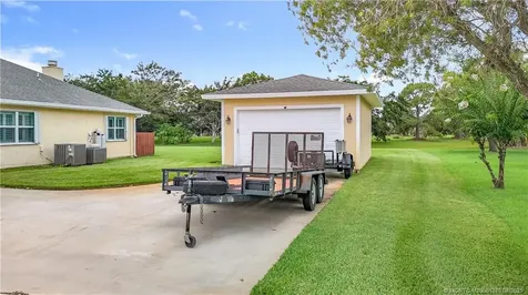 2082 SE Pyramid Road Port St Lucie FL 34952