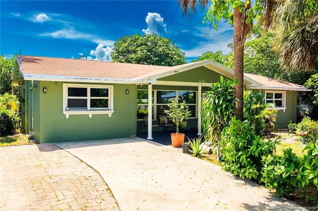 4646 NE Dudley Circle Jensen Beach FL 34957