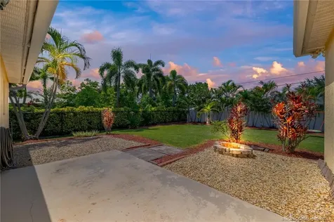 533 SW Kaabe Avenue Port St Lucie FL 34953