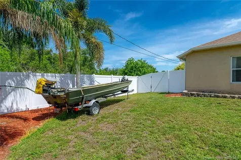 533 SW Kaabe Avenue Port St Lucie FL 34953