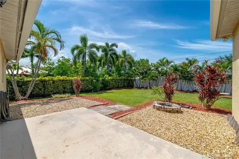 533 SW Kaabe Avenue Port St Lucie FL 34953