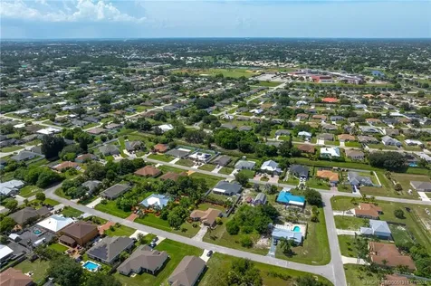 533 SW Kaabe Avenue Port St Lucie FL 34953