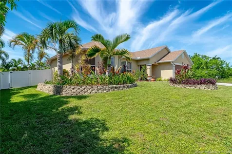 533 SW Kaabe Avenue Port St Lucie FL 34953