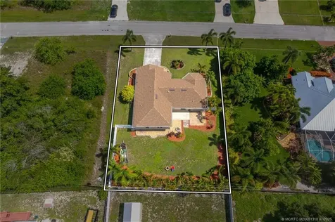 533 SW Kaabe Avenue Port St Lucie FL 34953