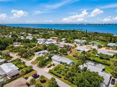 4245 NE Sunset Drive Jensen Beach FL 34957