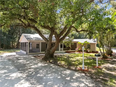 2735 6th Street Vero Beach FL 32968