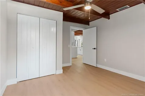 2735 6th Street Vero Beach FL 32968
