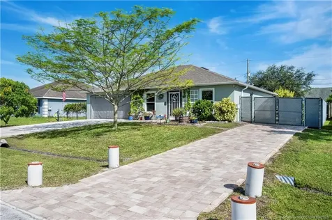 962 SW Mcelroy Avenue Port St Lucie FL 34953