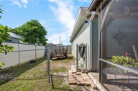 962 SW Mcelroy Avenue Port St Lucie FL 34953