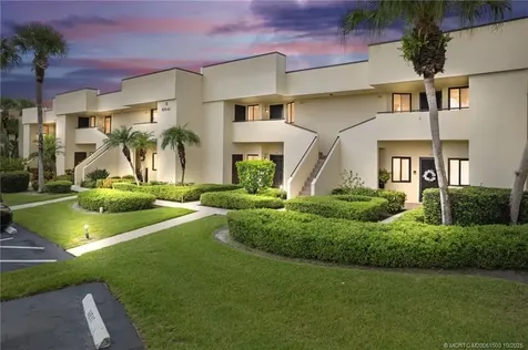 6941 SE Constitution Boulevard Hobe Sound FL 33455