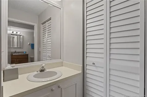 6941 SE Constitution Boulevard Hobe Sound FL 33455