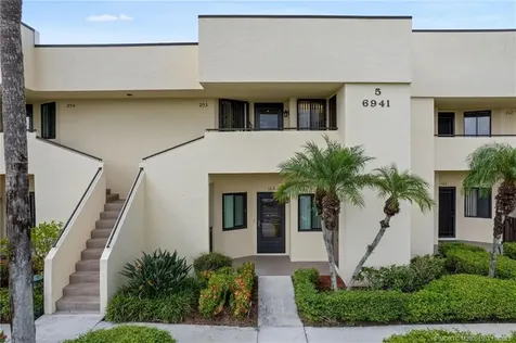 6941 SE Constitution Boulevard Hobe Sound FL 33455