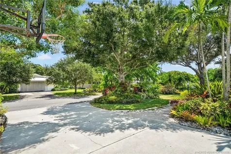 4 Lantana Lane Sewalls Point FL 34996