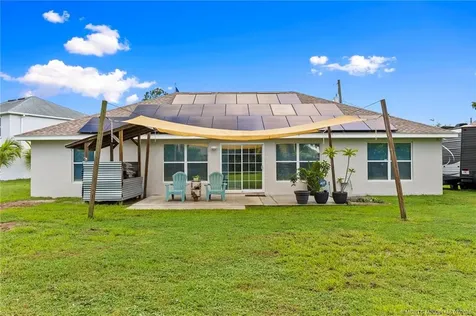 3198 SW Bridge Street Port St Lucie FL 34953