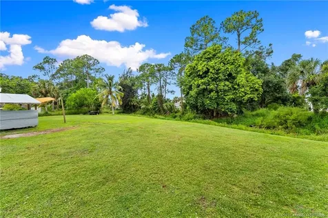 3198 SW Bridge Street Port St Lucie FL 34953