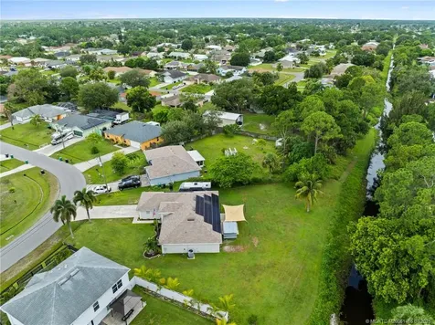 3198 SW Bridge Street Port St Lucie FL 34953