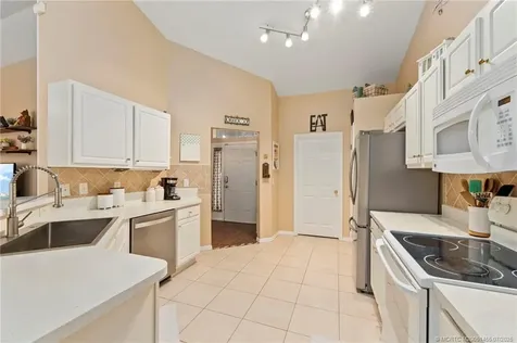 3198 SW Bridge Street Port St Lucie FL 34953