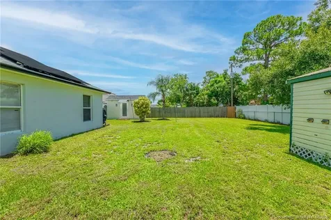 556 SW Buswell Avenue Port St Lucie FL 34983