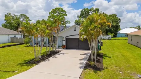 556 SW Buswell Avenue Port St Lucie FL 34983