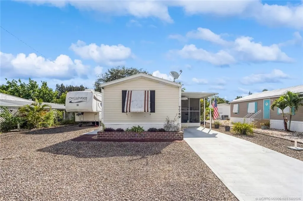 7749 SE Eagle Avenue Hobe Sound FL 33455