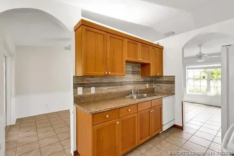 6250 NW Hacienda Lane Port St Lucie FL 34986