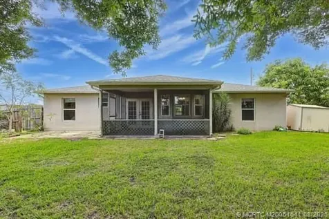 6250 NW Hacienda Lane Port St Lucie FL 34986