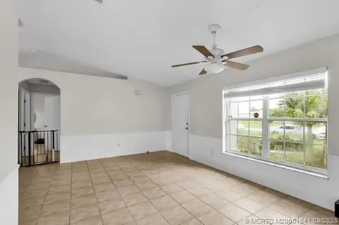 6250 NW Hacienda Lane Port St Lucie FL 34986