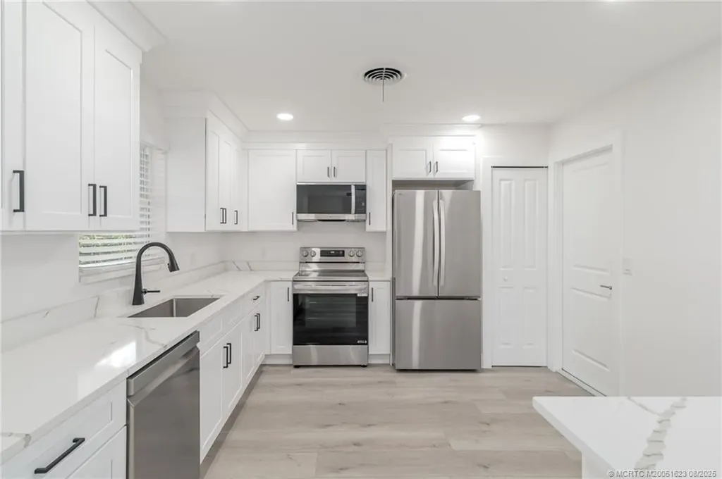 1030 SE Dolphin Drive Stuart FL 34996