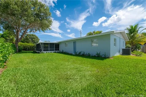 1030 SE Dolphin Drive Stuart FL 34996