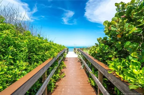 944 Island Club Square Vero Beach FL 32963