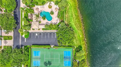 944 Island Club Square Vero Beach FL 32963