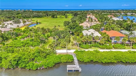 944 Island Club Square Vero Beach FL 32963