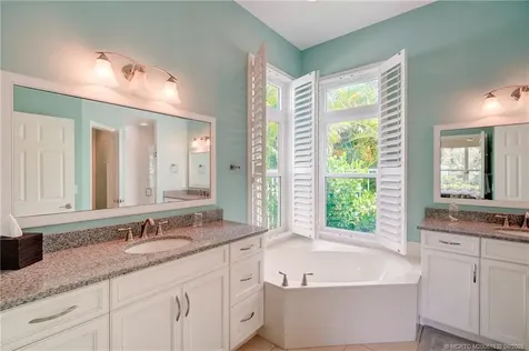 819 Island Club Square Vero Beach FL 32963