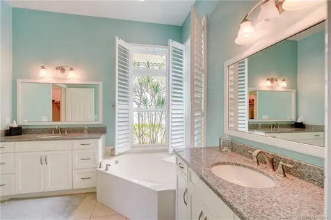 819 Island Club Square Vero Beach FL 32963