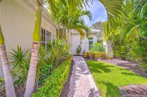 819 Island Club Square Vero Beach FL 32963
