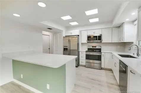 8121 SE Helen Terrace Hobe Sound FL 33455