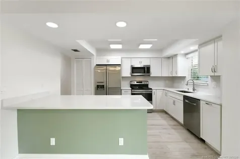 8121 SE Helen Terrace Hobe Sound FL 33455