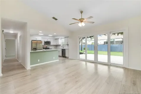 8121 SE Helen Terrace Hobe Sound FL 33455