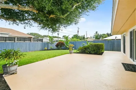 8121 SE Helen Terrace Hobe Sound FL 33455