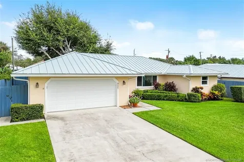 8121 SE Helen Terrace Hobe Sound FL 33455