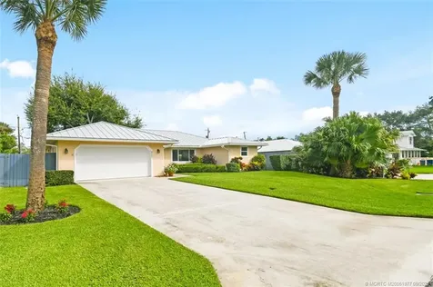 8121 SE Helen Terrace Hobe Sound FL 33455