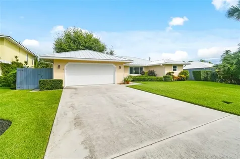 8121 SE Helen Terrace Hobe Sound FL 33455