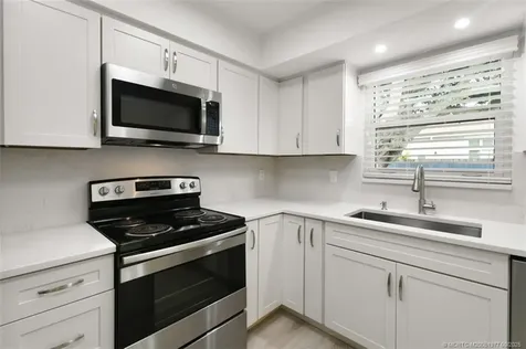 8121 SE Helen Terrace Hobe Sound FL 33455