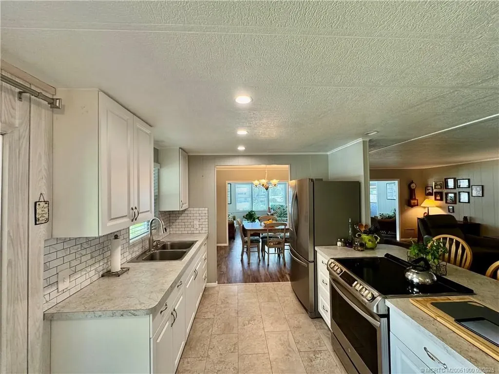 7268 SE Swan Avenue Hobe Sound FL 33455