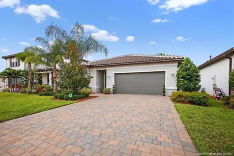 516 SE Villandry Way Port St Lucie FL 34984