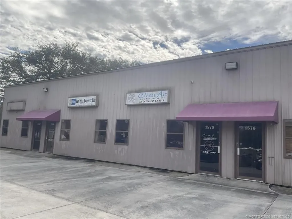 1576 SE South Niemeyer Circle Port St Lucie FL 34952