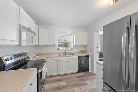 1017 SE 16th Court Stuart FL 34996