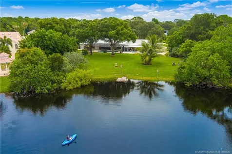 2980 NE Pinecrest Lakes Boulevard Jensen Beach FL 34957